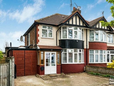 4 Bedroom House For Sale In Perivale, Greenford