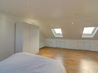 4 Bedroom Semi-detached House For Rent In Colliers Wood, London