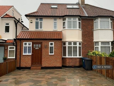 4 Bedroom Semi-detached House For Rent In Edgware