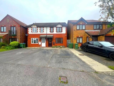 4 Bedroom Semi-detached House For Rent In Southampton, Hampshire