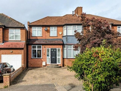 4 Bedroom Semi-detached House For Rent In Stanmore