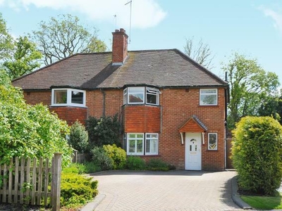4 Bedroom Semi-detached House For Rent In Surrey