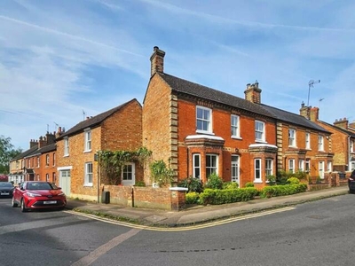 4 Bedroom Semi-detached House For Sale In Ampthill, Bedfordshire