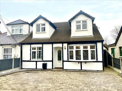 4 Bedroom Semi-detached House For Sale In Eastwood