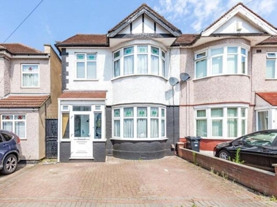 4 Bedroom Semi-detached House For Sale In Finchley London