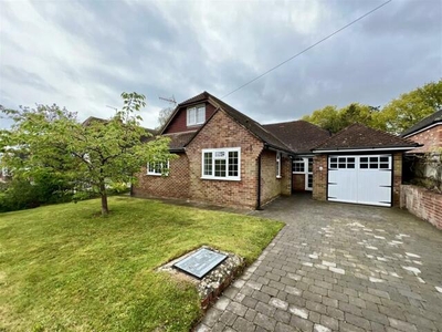 5 Bedroom Detached Bungalow For Rent In Bexhill-on-sea