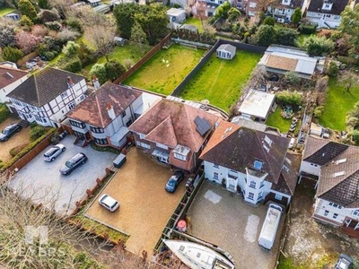 5 Bedroom Detached House For Sale In Southbourne