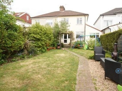 5 Bedroom Semi-detached House For Rent In Bristol