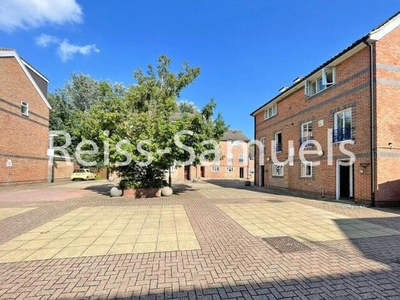 6 Bedroom Semi-detached House For Rent In Canary Wharf, London