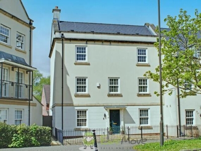 6 Bedroom Town House For Sale In Brockworth, Gloucester