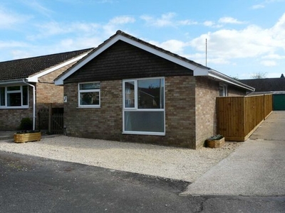 Bungalow to rent in Hillside Road, Hungerford RG17