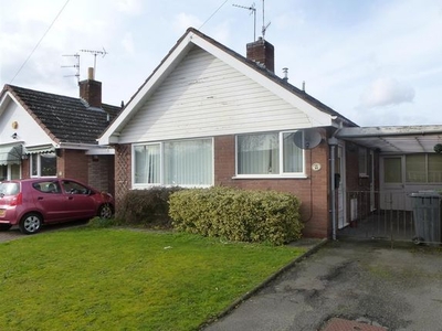 Bungalow to rent in The Deansway, Kidderminster DY10