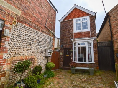 Cottage to rent in Ocklynge Road, Eastbourne BN21