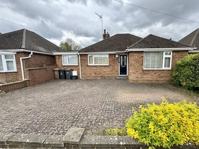 Detached bungalow to rent in Onslow Road, Luton LU4