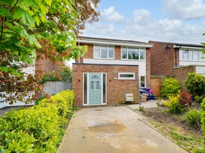 Detached house to rent in Lindsay Close, Royston SG8