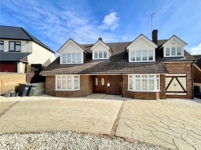 Detached house to rent in Warwick Avenue, Cuffley, Hertfordshire EN6