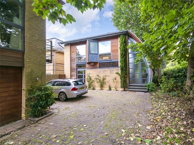 Detached house to rent in Willoughby Road, East Twickenham TW1