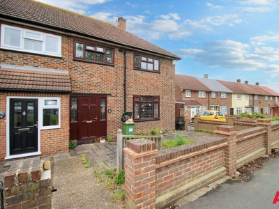 End terrace house to rent in Faringdon Avenue, Romford RM3