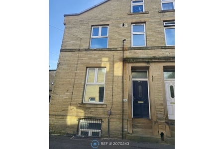 End terrace house to rent in Francis Street, Halifax HX1