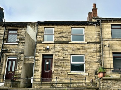 End terrace house to rent in Northgate, Almondbury, Huddersfield, West Yorkshire HD5