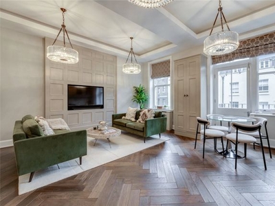 Flat for sale in Bedford Court Mansions, Bedford Avenue, Bloomsbury, London WC1B