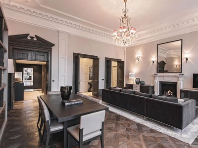 Flat for sale in Cadogan Square, Knightsbridge SW1X