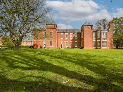 Flat for sale in The Brownings, Beningfield Drive, Napsbury Park, St. Albans AL2