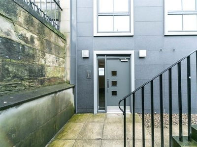 Flat to rent in Annandale Street, Edinburgh EH7