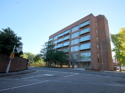 Flat to rent in Ash House, Fairfield Avenue, Staines-Upon-Thames, Middlesex TW18