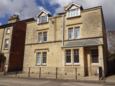 Flat to rent in Ashcroft Road, Cirencester GL7