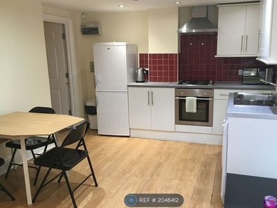 Flat to rent in Ashgrove, Bradford BD7