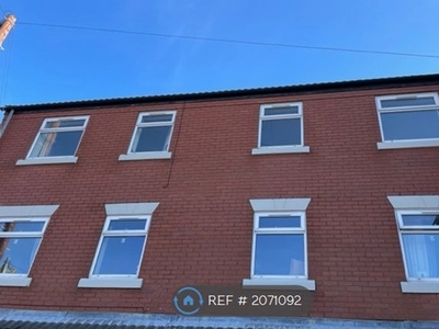 Flat to rent in Bark Street, Cleethorpes DN35