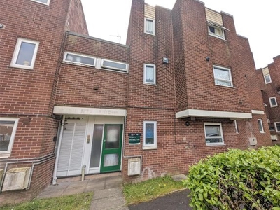 Flat to rent in Beaconsfield, Brookside, Telford, Shropshire TF3