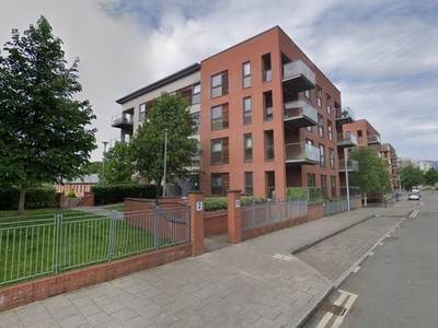 Flat to rent in Bell Barn Road, Park Central, Birmingham City Centre B15