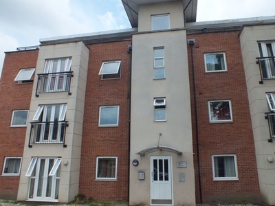 Flat to rent in Bronte Close, Slough SL1