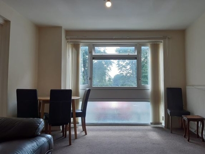 Flat to rent in Brook Street, Luton, Bedfordshire LU3