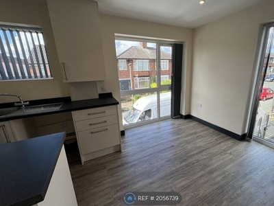 Flat to rent in Burgess Road, Leicester LE2