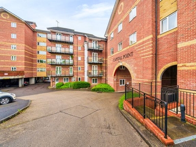 Flat to rent in Capital Point, Reading RG1