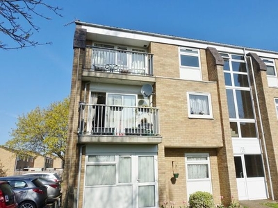 Flat to rent in Greville Starkey Avenue, Newmarket CB8
