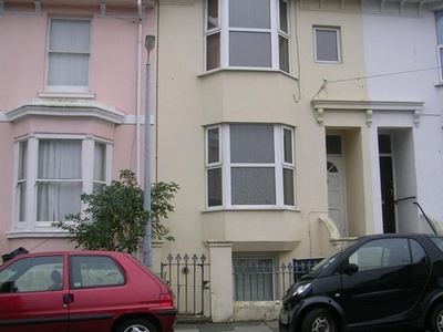 Flat to rent in Hastings Road, Brighton BN2