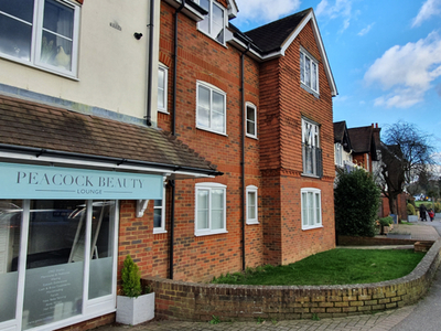 Flat to rent in Kings Road, Shalford, Guildford, Surrey GU4