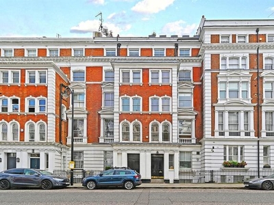 Flat to rent in Ladbroke Gardens, London W11