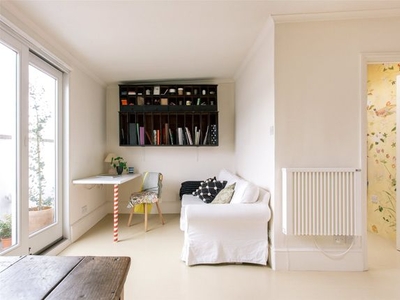 Flat to rent in Ledbury Road, Notting Hill W11