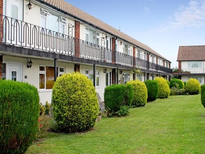 Flat to rent in Mill Road, Burgess Hill, West Sussex RH15