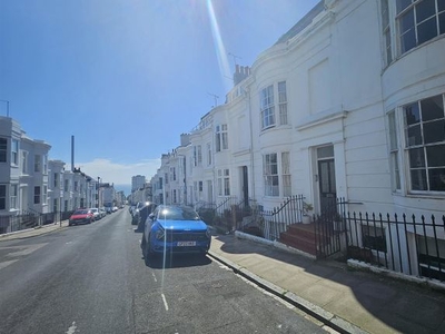 Flat to rent in Montpelier Street, Brighton BN1