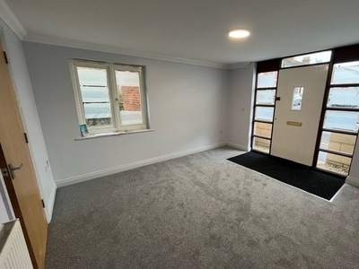 Flat to rent in Queensgate, Lincoln Street, Swindon SN1