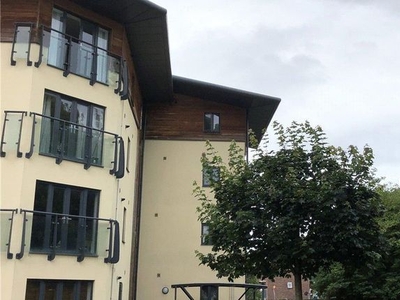 Flat to rent in Queensway Place, Yeovil, Somerset BA20
