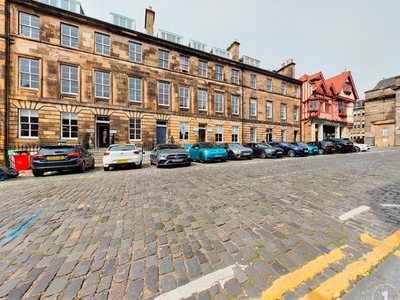 Flat to rent in Randolph Place, West End, Edinburgh EH3