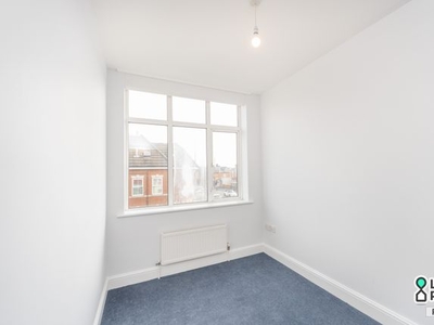 Flat to rent in Richmond Park Close, Bel House, 1 Richmond Park Close, Bournemouth, Dorset BH8