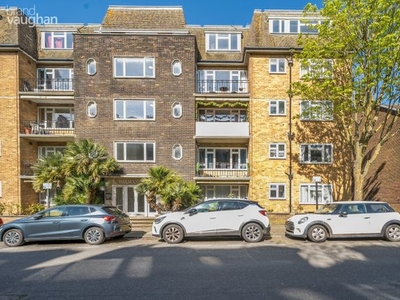 Flat to rent in Rochester Gardens, Hove, East Sussex BN3
